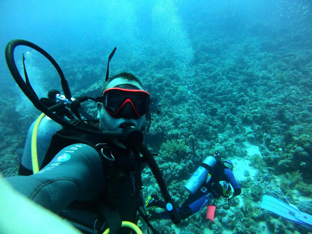 ¿Me acompañas y te cuento?